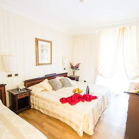 Cecil Hotel 3*