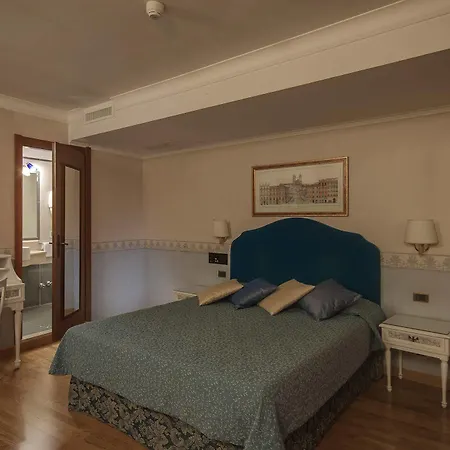Hotel Cecil 3*