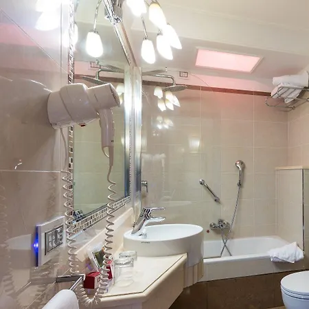 Hotel Cecil 3*