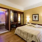 Hotel Cecil