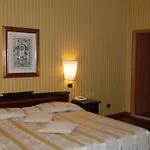 Cecil Hotel 3*