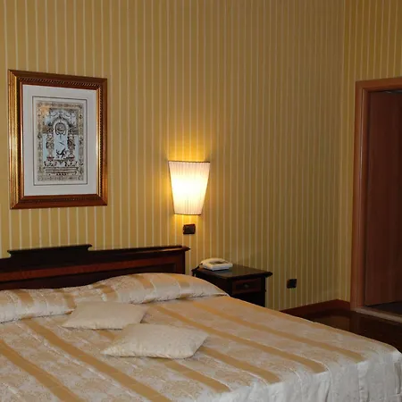 Cecil Hotel 3*